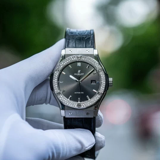 Hublot Classic Fusion Grey Titanium 42mm Ref. 542.NX.7071.LR – Custom Diamond Bezel