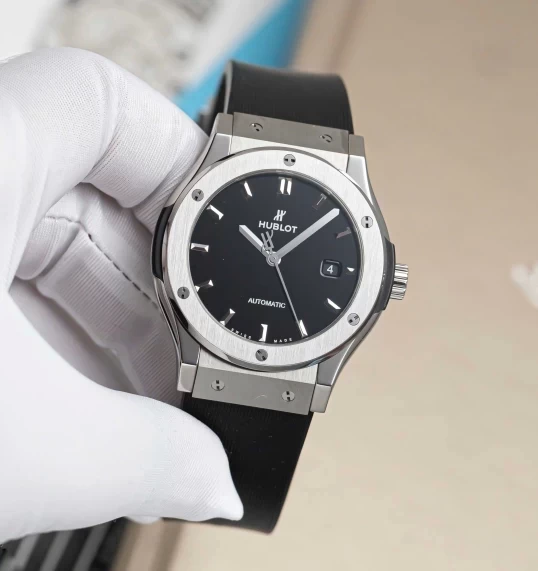 Hublot Classic Fusion Titanium 42mm Ref. 542.NX.1270.RX