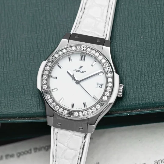 Hublot Classic Fusion Titanium Diamonds 33mm Ref. 581.NE.2010.LR.1204