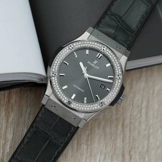 Hublot Classic Fusion Grey Titanium 42mm - Ref. 542.NX.7071.LR