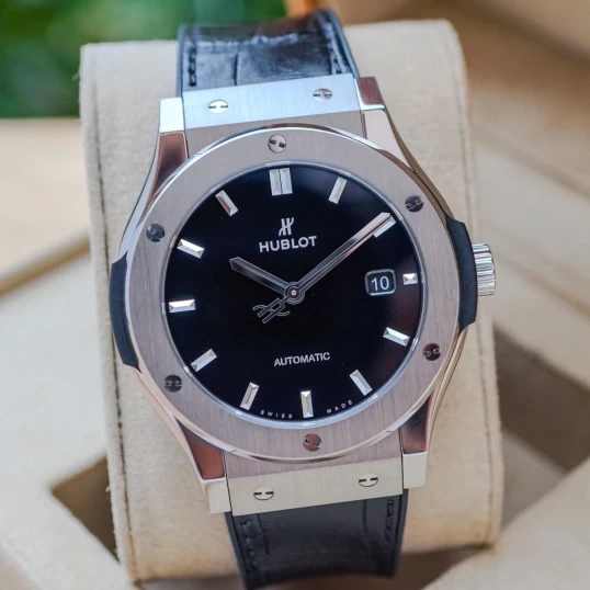 Hublot Classic Fusion Black Titanium 42mm - 542.NX.1270.LR