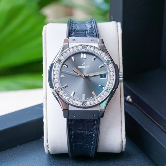 Hublot Classic Fusion Grey Dial Diamond 33mm – Ref. 581.NX.7071.LR.1104